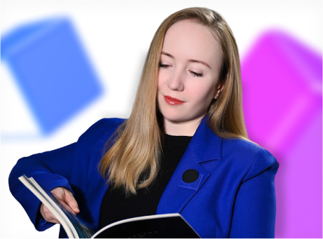 Юлия Салехова читает книгу